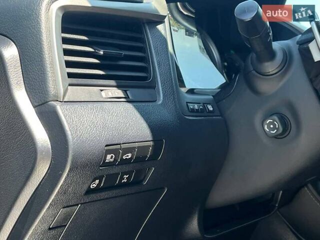 Сірий Лексус РХ, об'ємом двигуна 2 л та пробігом 240 тис. км за 27300 $, фото 11 на Automoto.ua