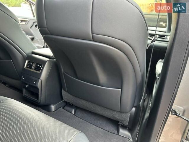 Серый Лексус РХ, объемом двигателя 2 л и пробегом 229 тыс. км за 29900 $, фото 15 на Automoto.ua