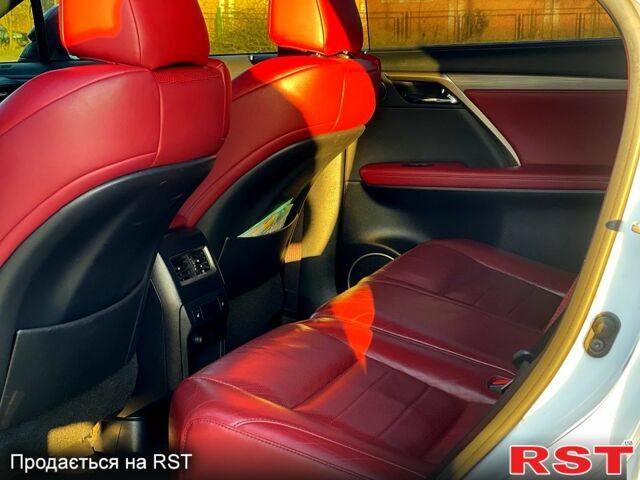 Серый Лексус РХ, объемом двигателя 2 л и пробегом 260 тыс. км за 28500 $, фото 7 на Automoto.ua