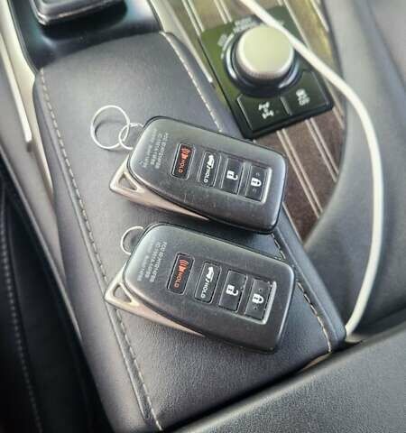 Серый Лексус РХ, объемом двигателя 3.5 л и пробегом 114 тыс. км за 35500 $, фото 1 на Automoto.ua