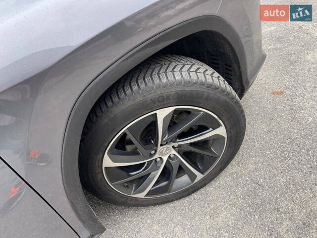 Лексус РХ 2017 в Киеве на Automoto.ua Серый Лексус РХ, объемом двигателя 3.46 л и пробегом 99 тыс. км за 31999 $, фото 21 на Automoto.ua