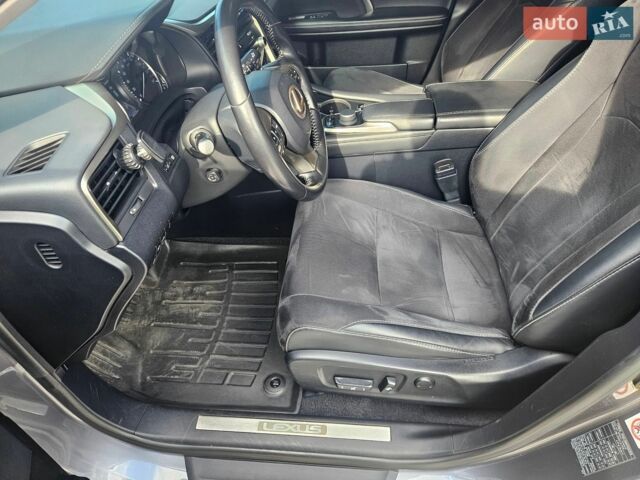 Серый Лексус РХ, объемом двигателя 2 л и пробегом 162 тыс. км за 32000 $, фото 38 на Automoto.ua