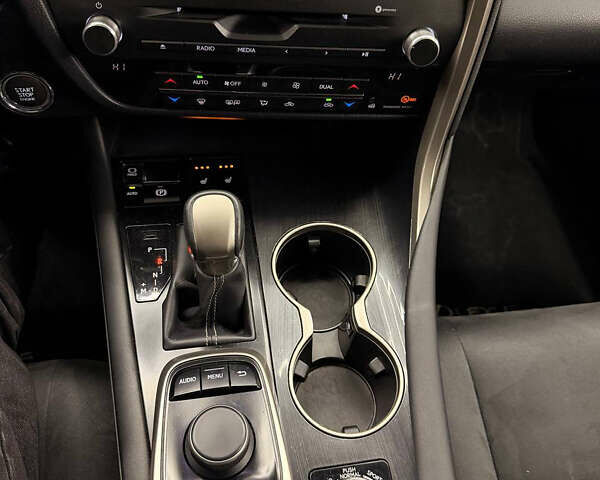 Серый Лексус РХ, объемом двигателя 2 л и пробегом 146 тыс. км за 28500 $, фото 25 на Automoto.ua