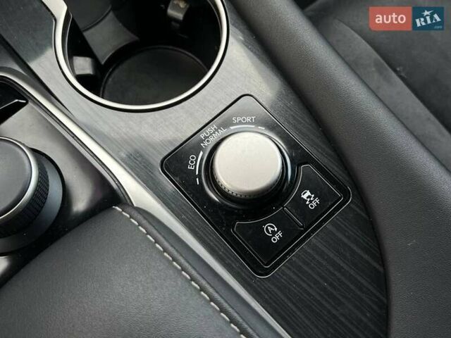 Лексус РХ 2018 в Киеве на Automoto.ua Серый Лексус РХ, объемом двигателя 2 л и пробегом 146 тыс. км за 32990 $, фото 31 на Automoto.ua