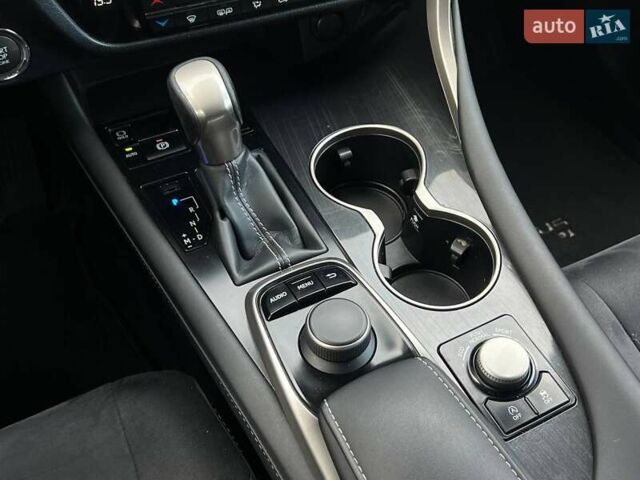 Лексус РХ 2018 в Киеве на Automoto.ua Серый Лексус РХ, объемом двигателя 2 л и пробегом 146 тыс. км за 32990 $, фото 29 на Automoto.ua