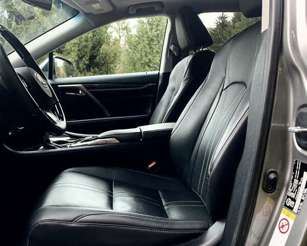 Лексус РХ 2019 у Рівному на Automoto.ua Сірий Лексус РХ, об'ємом двигуна 3.46 л та пробігом 62 тис. км за 38500 $, фото 27 на Automoto.ua