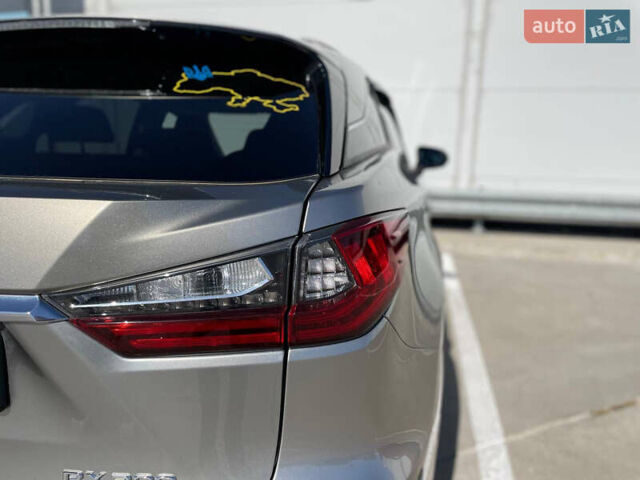 Серый Лексус РХ, объемом двигателя 2 л и пробегом 120 тыс. км за 33500 $, фото 9 на Automoto.ua