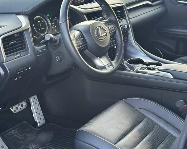 Лексус РХ 2019 в Луцке на Automoto.ua Серый Лексус РХ, объемом двигателя 3.46 л и пробегом 59 тыс. км за 53000 $, фото 7 на Automoto.ua