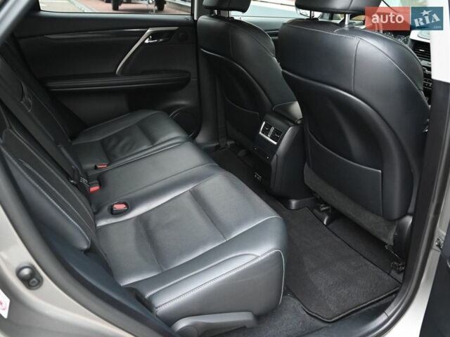 Сірий Лексус РХ, об'ємом двигуна 2 л та пробігом 72 тис. км за 37783 $, фото 6 на Automoto.ua