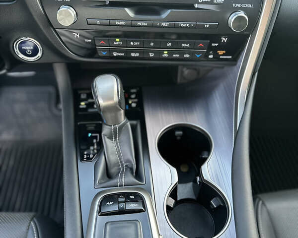 Лексус РХ 2019 в Луцке на Automoto.ua Серый Лексус РХ, объемом двигателя 3.46 л и пробегом 59 тыс. км за 53000 $, фото 13 на Automoto.ua