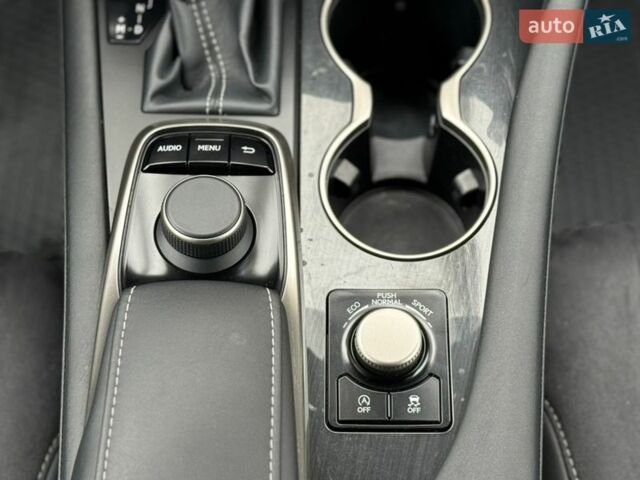 Серый Лексус РХ, объемом двигателя 2 л и пробегом 50 тыс. км за 44000 $, фото 19 на Automoto.ua