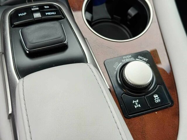 Серый Лексус РХ, объемом двигателя 3.5 л и пробегом 37 тыс. км за 9900 $, фото 6 на Automoto.ua