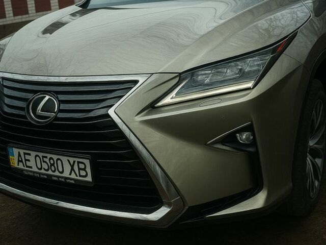 Серый Лексус РХ, объемом двигателя 2 л и пробегом 180 тыс. км за 32500 $, фото 2 на Automoto.ua