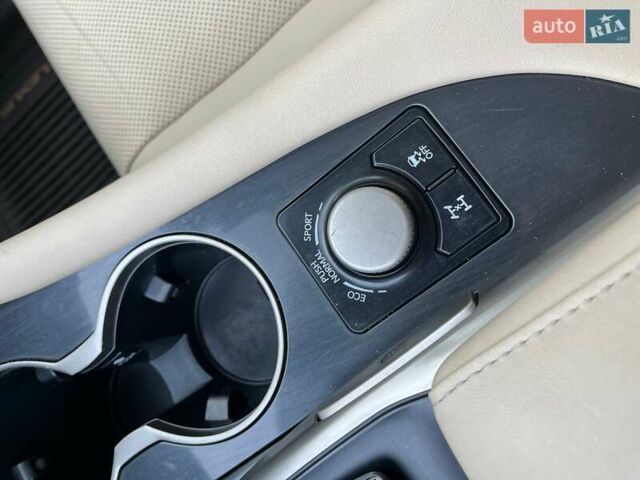 Серый Лексус РХ, объемом двигателя 3.46 л и пробегом 200 тыс. км за 35905 $, фото 34 на Automoto.ua