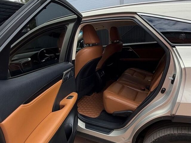 Сірий Лексус РХ, об'ємом двигуна 2 л та пробігом 175 тис. км за 44000 $, фото 5 на Automoto.ua