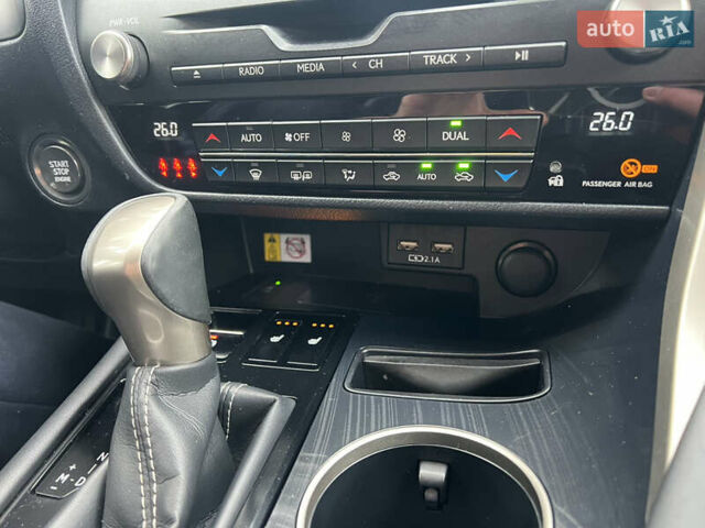 Сірий Лексус РХ, об'ємом двигуна 2 л та пробігом 107 тис. км за 43900 $, фото 46 на Automoto.ua