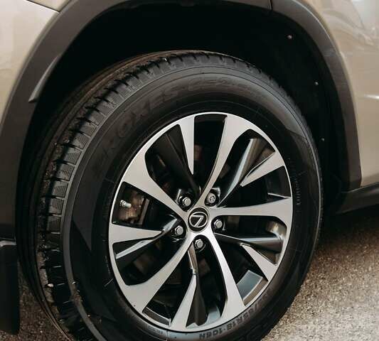 Сірий Лексус РХ, об'ємом двигуна 2 л та пробігом 73 тис. км за 39990 $, фото 6 на Automoto.ua