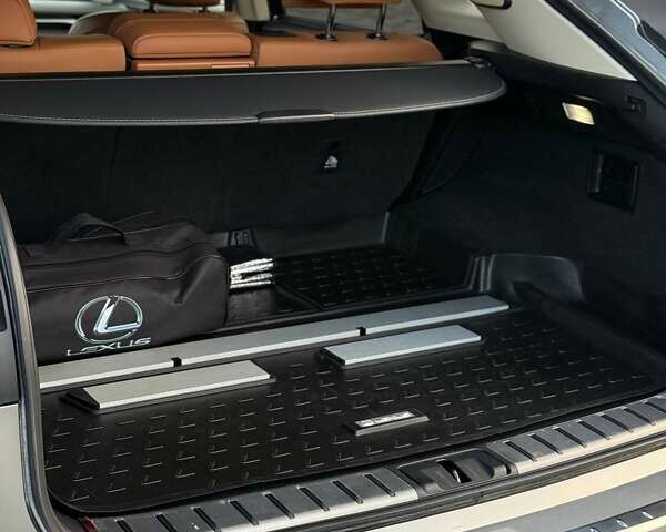 Серый Лексус РХ, объемом двигателя 3.5 л и пробегом 39 тыс. км за 64000 $, фото 31 на Automoto.ua