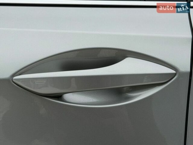 Серый Лексус РХ, объемом двигателя 3.46 л и пробегом 9 тыс. км за 52799 $, фото 17 на Automoto.ua