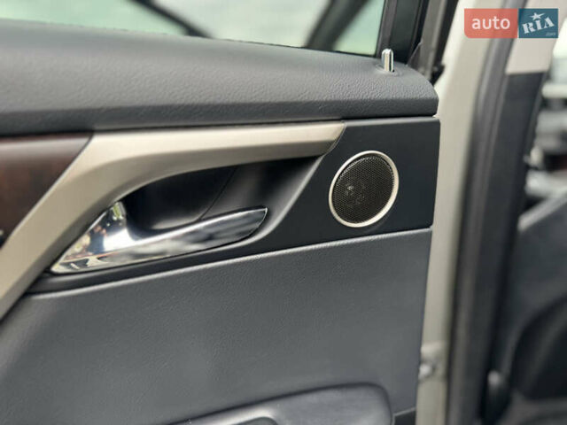 Серый Лексус РХ, объемом двигателя 3.5 л и пробегом 29 тыс. км за 43500 $, фото 52 на Automoto.ua