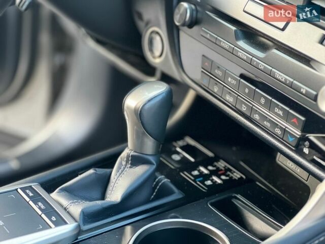 Серый Лексус РХ, объемом двигателя 2 л и пробегом 64 тыс. км за 44900 $, фото 57 на Automoto.ua