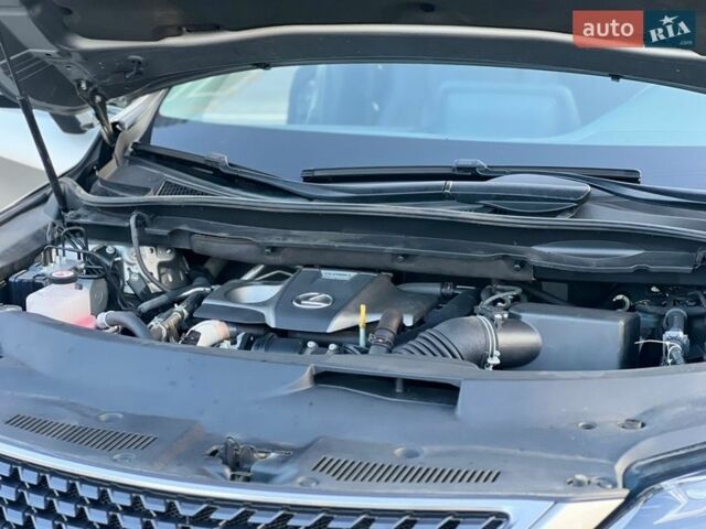 Серый Лексус РХ, объемом двигателя 2 л и пробегом 64 тыс. км за 44900 $, фото 75 на Automoto.ua