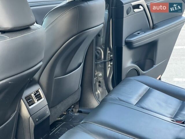 Серый Лексус РХ, объемом двигателя 2 л и пробегом 64 тыс. км за 44900 $, фото 61 на Automoto.ua