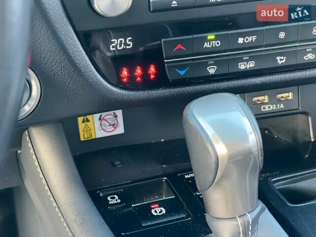 Серый Лексус РХ, объемом двигателя 2 л и пробегом 64 тыс. км за 44900 $, фото 62 на Automoto.ua