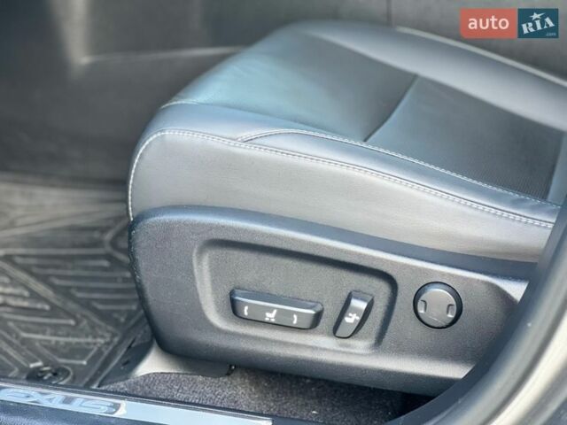 Серый Лексус РХ, объемом двигателя 2 л и пробегом 64 тыс. км за 44900 $, фото 50 на Automoto.ua