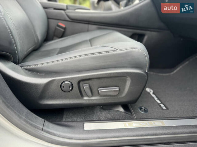 Серый Лексус РХ, объемом двигателя 3.5 л и пробегом 29 тыс. км за 43500 $, фото 70 на Automoto.ua