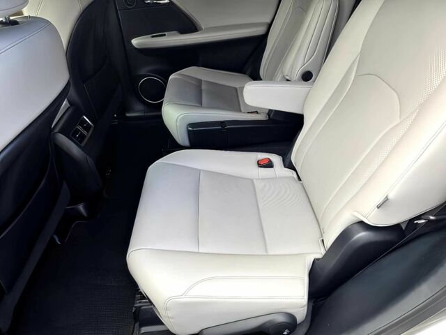 Серый Лексус РХ, объемом двигателя 0 л и пробегом 12 тыс. км за 40400 $, фото 12 на Automoto.ua