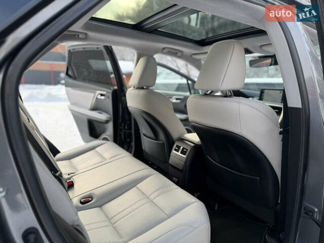 Серый Лексус РХ, объемом двигателя 3.5 л и пробегом 25 тыс. км за 46990 $, фото 73 на Automoto.ua