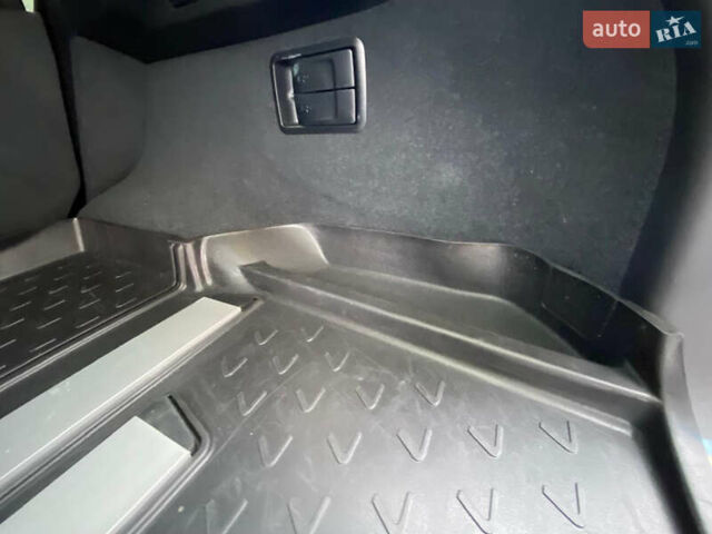 Сірий Лексус РХ, об'ємом двигуна 2 л та пробігом 27 тис. км за 49500 $, фото 31 на Automoto.ua