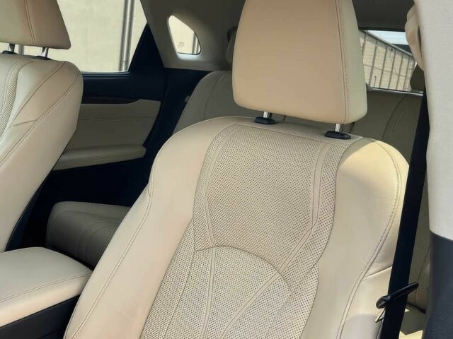 Сірий Лексус РХ, об'ємом двигуна 0 л та пробігом 36 тис. км за 37000 $, фото 8 на Automoto.ua