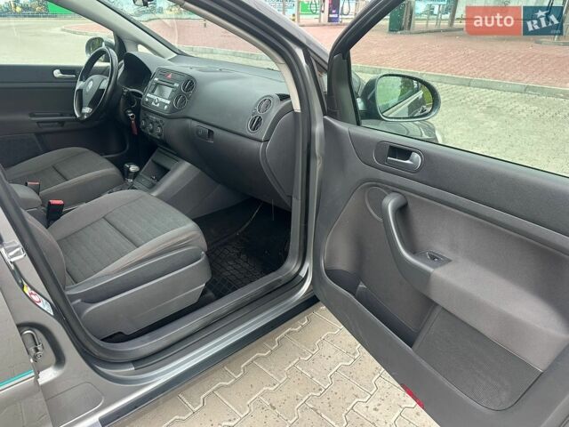 Сірий Лексус РХ, об'ємом двигуна 2 л та пробігом 30 тис. км за 57000 $, фото 2 на Automoto.ua