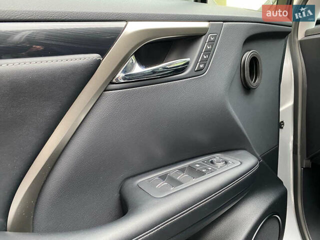 Сірий Лексус РХ, об'ємом двигуна 2 л та пробігом 27 тис. км за 49500 $, фото 13 на Automoto.ua