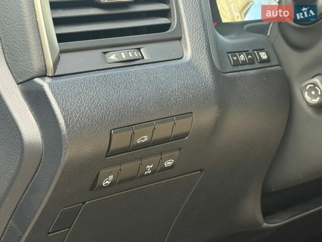 Сірий Лексус РХ, об'ємом двигуна 2 л та пробігом 20 тис. км за 51500 $, фото 30 на Automoto.ua