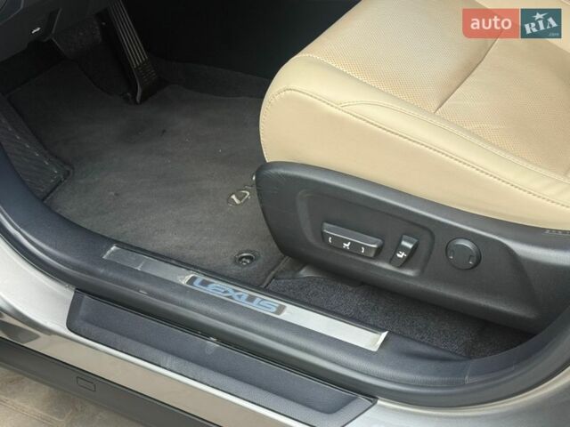 Сірий Лексус РХ, об'ємом двигуна 2 л та пробігом 20 тис. км за 51500 $, фото 25 на Automoto.ua