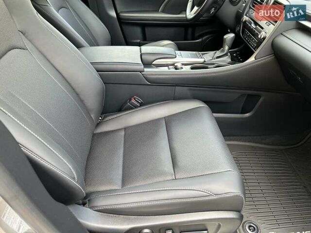 Серый Лексус РХ, объемом двигателя 2 л и пробегом 18 тыс. км за 52000 $, фото 15 на Automoto.ua