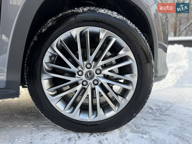 Серый Лексус РХ, объемом двигателя 3.5 л и пробегом 25 тыс. км за 46990 $, фото 34 на Automoto.ua