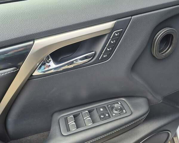 Лексус РХ 2022 в Киеве на Automoto.ua Серый Лексус РХ, объемом двигателя 2 л и пробегом 26 тыс. км за 51200 $, фото 6 на Automoto.ua