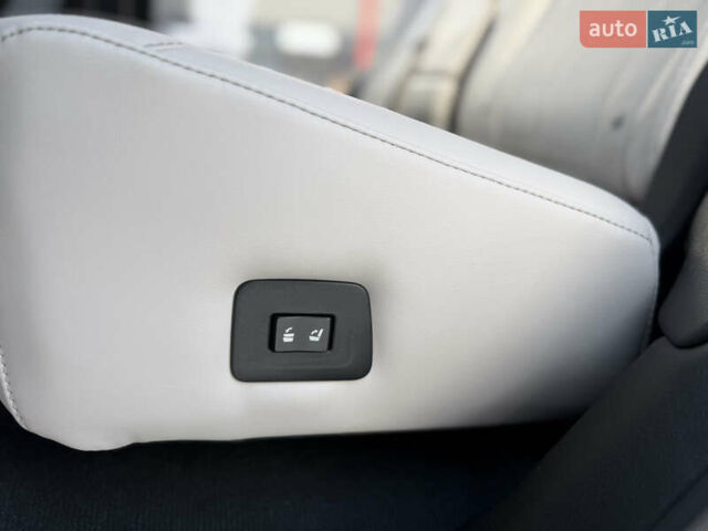Серый Лексус РХ, объемом двигателя 3.5 л и пробегом 25 тыс. км за 46990 $, фото 68 на Automoto.ua