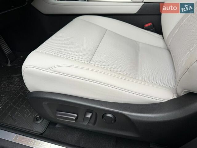 Серый Лексус РХ, объемом двигателя 3.5 л и пробегом 45 тыс. км за 44999 $, фото 11 на Automoto.ua