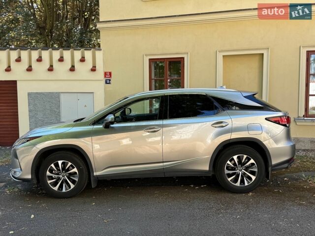 Серый Лексус РХ, объемом двигателя 2 л и пробегом 34 тыс. км за 53900 $, фото 3 на Automoto.ua