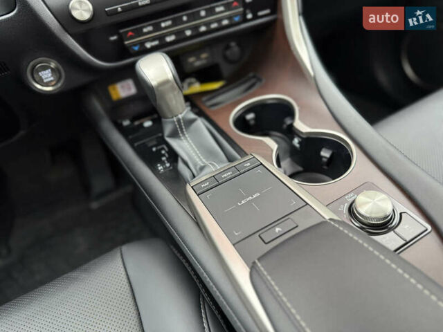 Лексус РХ 2022 в Черкассах на Automoto.ua Серый Лексус РХ, объемом двигателя 3.46 л и пробегом 40 тыс. км за 46500 $, фото 44 на Automoto.ua