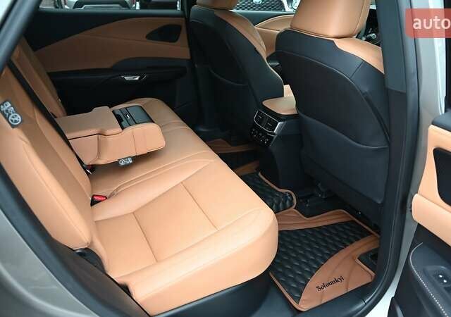 Серый Лексус РХ, объемом двигателя 2.4 л и пробегом 18 тыс. км за 64769 $, фото 6 на Automoto.ua