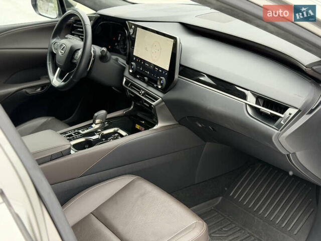 Серый Лексус РХ, объемом двигателя 2.39 л и пробегом 51 тыс. км за 59999 $, фото 10 на Automoto.ua