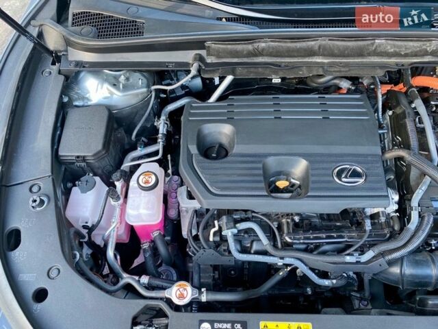 Серый Лексус РХ, объемом двигателя 2.5 л и пробегом 33 тыс. км за 63500 $, фото 52 на Automoto.ua