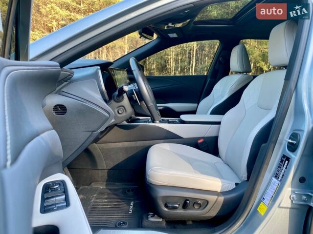 Сірий Лексус РХ, об'ємом двигуна 2.5 л та пробігом 33 тис. км за 59500 $, фото 19 на Automoto.ua