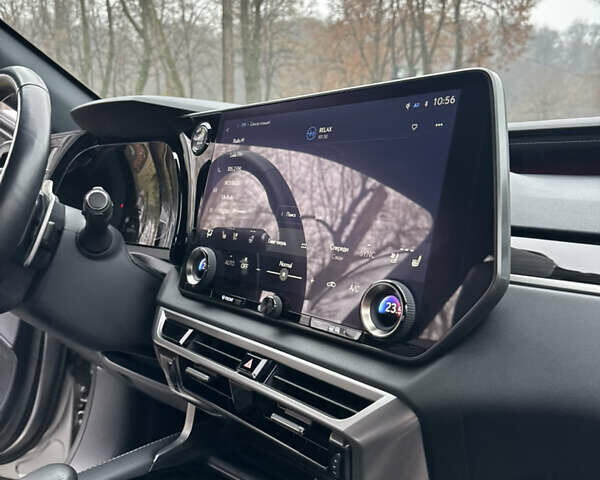 Серый Лексус РХ, объемом двигателя 2.39 л и пробегом 40 тыс. км за 63999 $, фото 104 на Automoto.ua